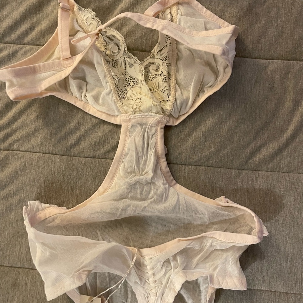 We Are HAH Key To Ur Heart Bodysuit in La Crème xs - Picture 13 of 14
